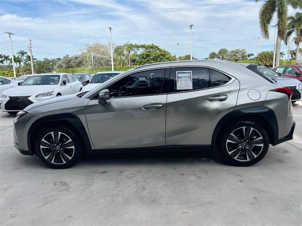 Used 2019 Lexus UX 200 image 4