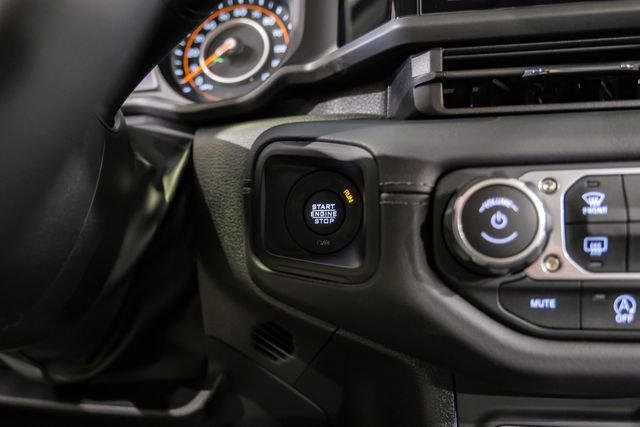 Used 2025 Jeep Gladiator Rubicon w/ Safety Group AWD/4WD image 58