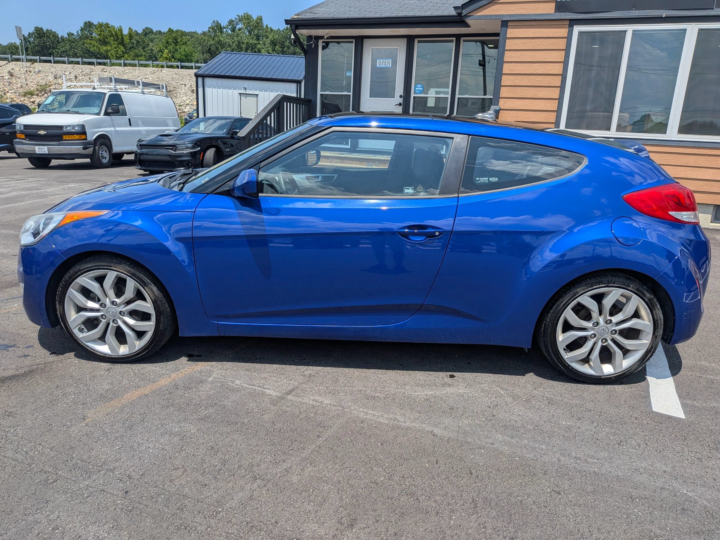 Used 2013 Hyundai Veloster w/ Style Pkg FWD image 3