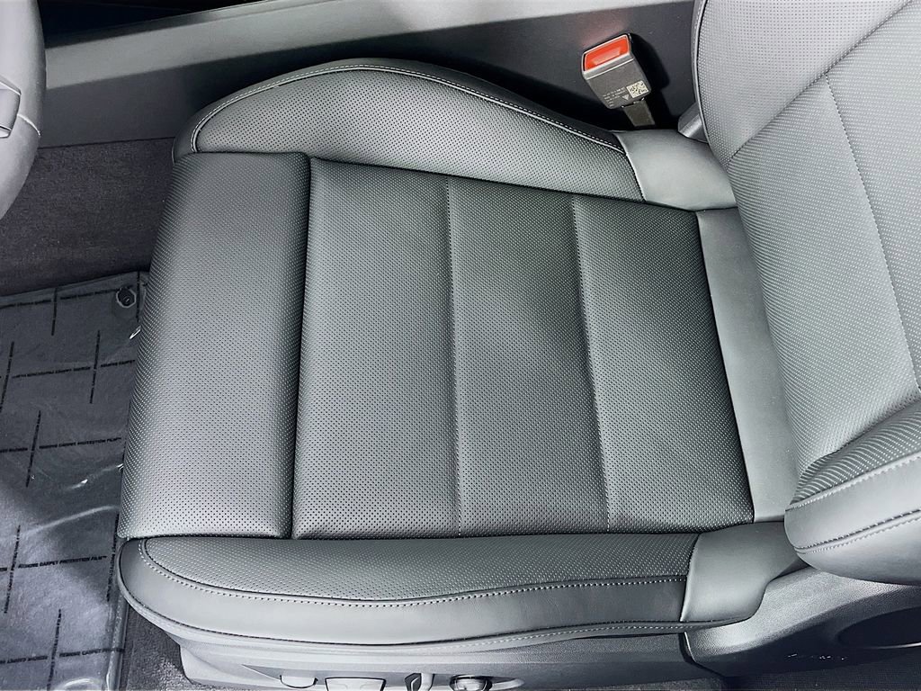 New 2026 Porsche Macan 4 Electric image 11