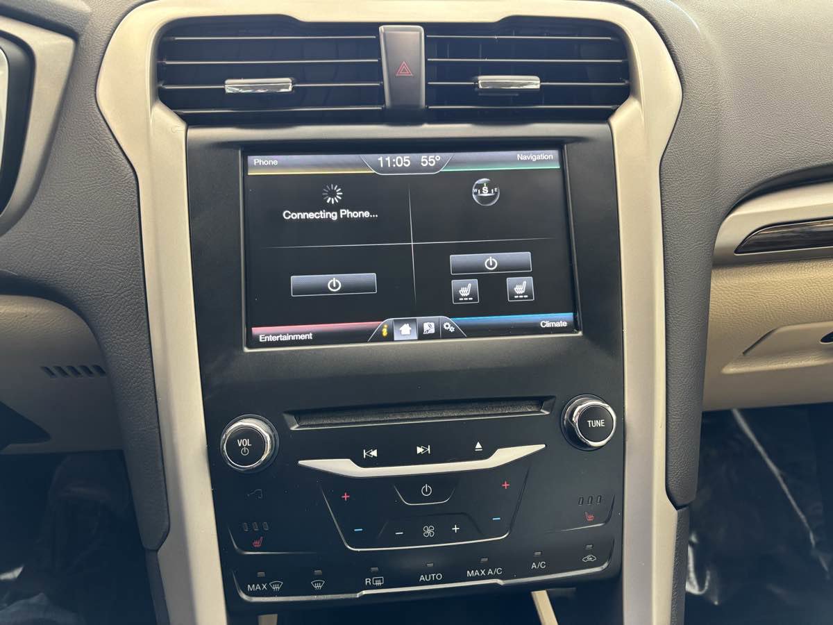 Used 2014 Ford Fusion SE w/ Equipment Group 502A image 16