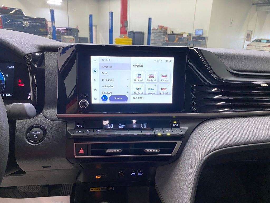 Used 2025 Toyota Camry LE w/ Convenience Package image 23