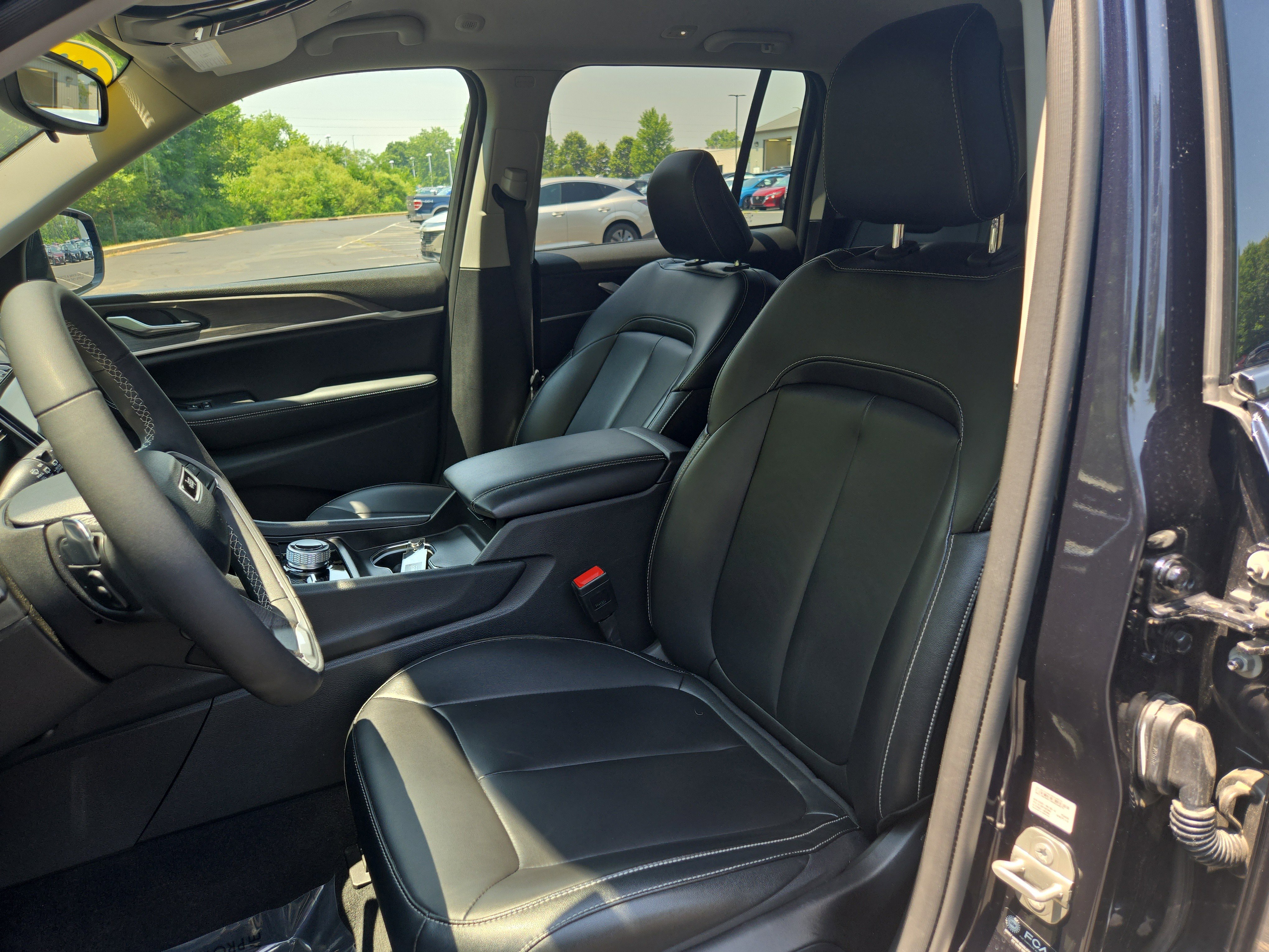 Used 2024 Jeep Grand Cherokee Limited image 13