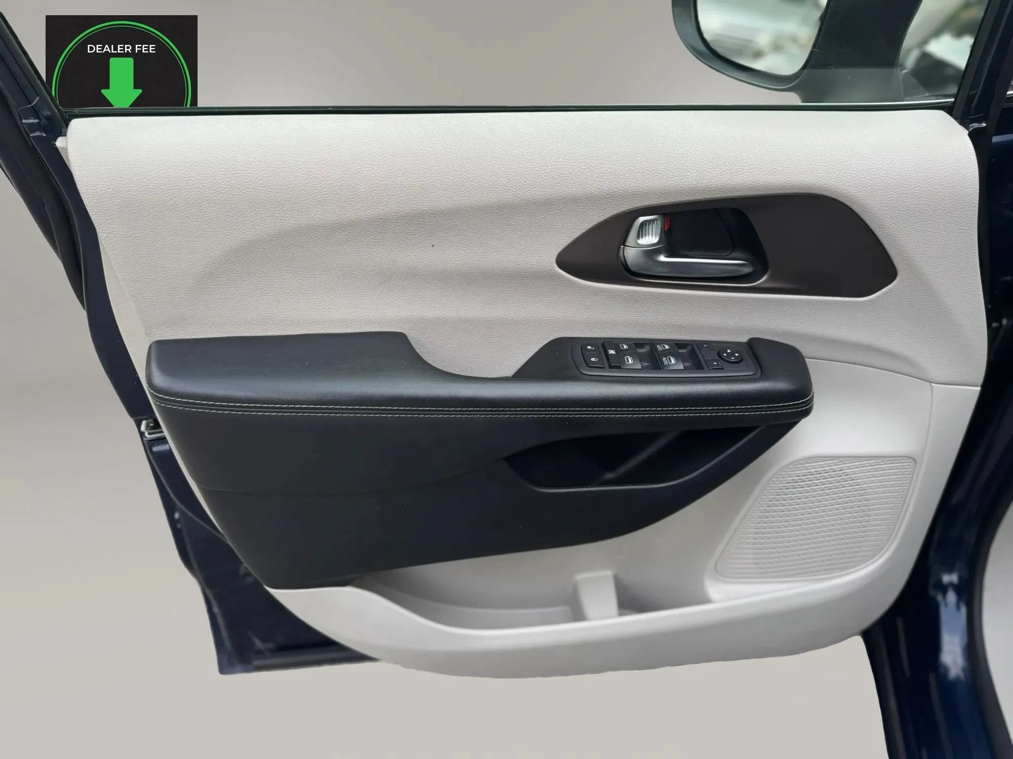 Used 2020 Chrysler Voyager Lxi FWD image 10
