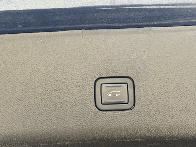 Used 2022 Chevrolet Traverse LT FWD image 32