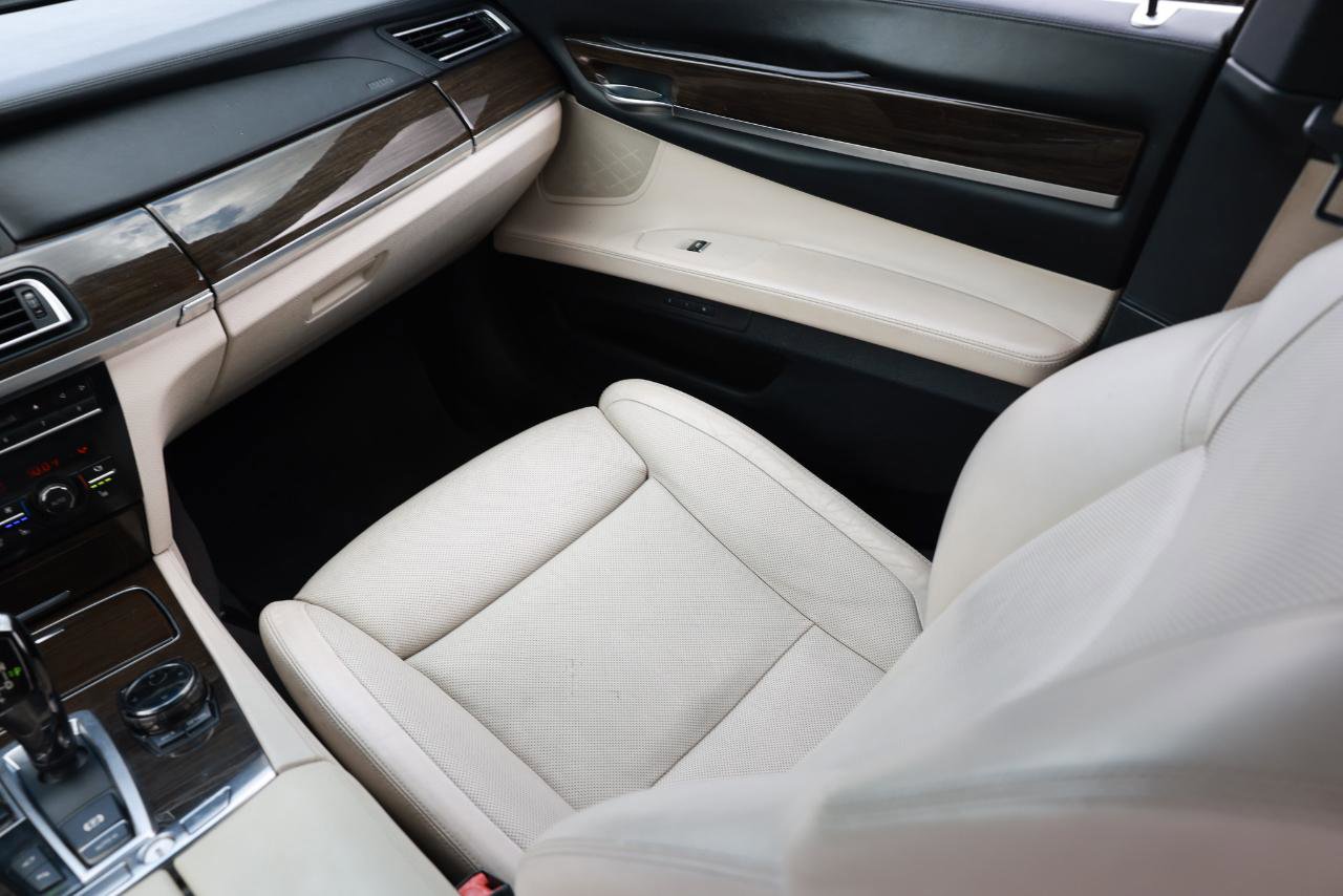 Used 2014 BMW 750Li RWD image 25