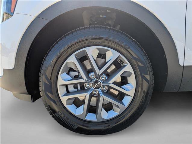 Used 2025 Kia Telluride LX image 9