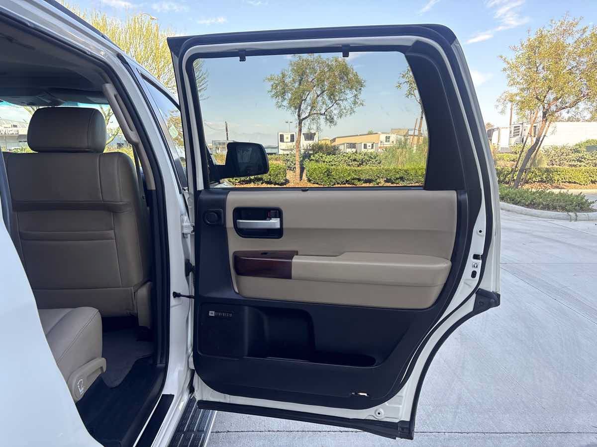 Used 2015 Toyota Sequoia Platinum RWD image 19
