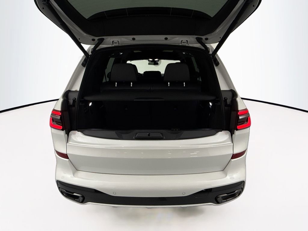 Used 2026 BMW X7 xDrive40i w/ M Sport Package image 26