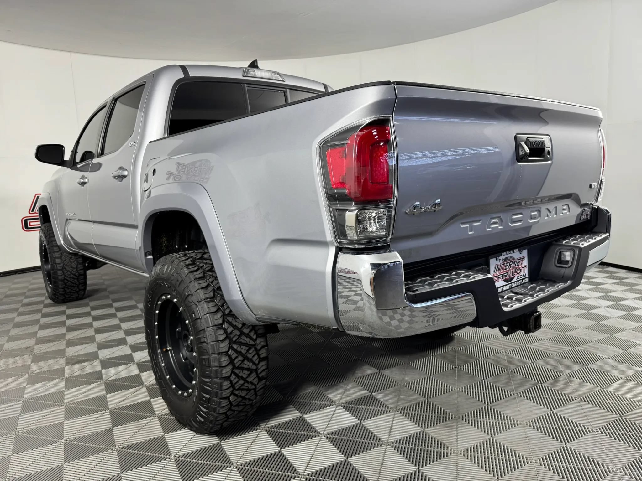 Used 2016 Toyota Tacoma SR5 w/ SR5 Appearance Package (SN) AWD/4WD image 24