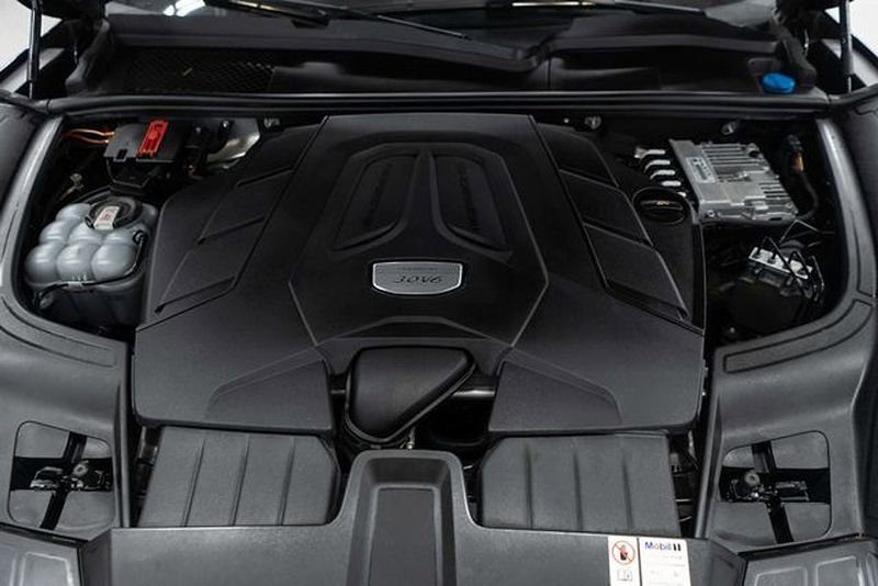 Used 2023 Porsche Cayenne Platinum Edition image 42