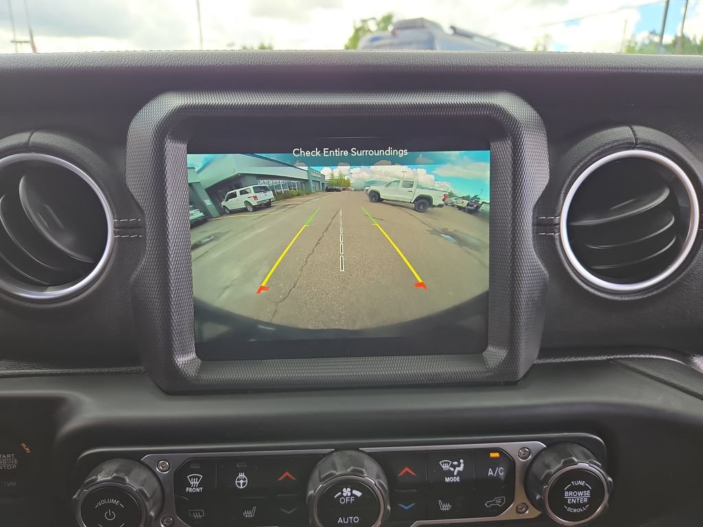 Used 2021 Jeep Wrangler Unlimited Sahara w/ Cold Weather Group AWD/4WD image 24