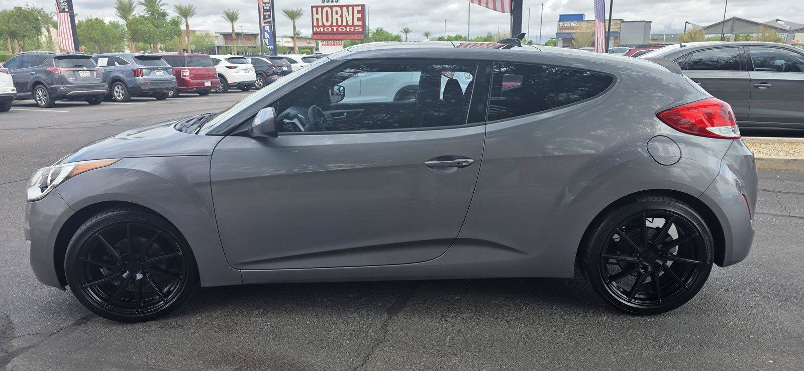Used 2017 Hyundai Veloster Value Edition FWD image 8