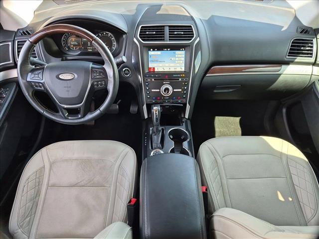 Used 2018 Ford Explorer Platinum AWD/4WD image 25