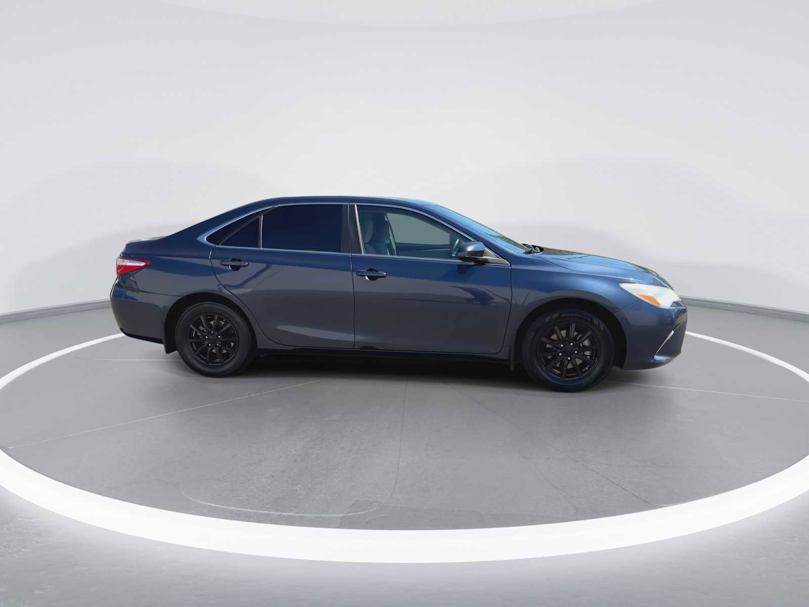 Used 2015 Toyota Camry LE image 9