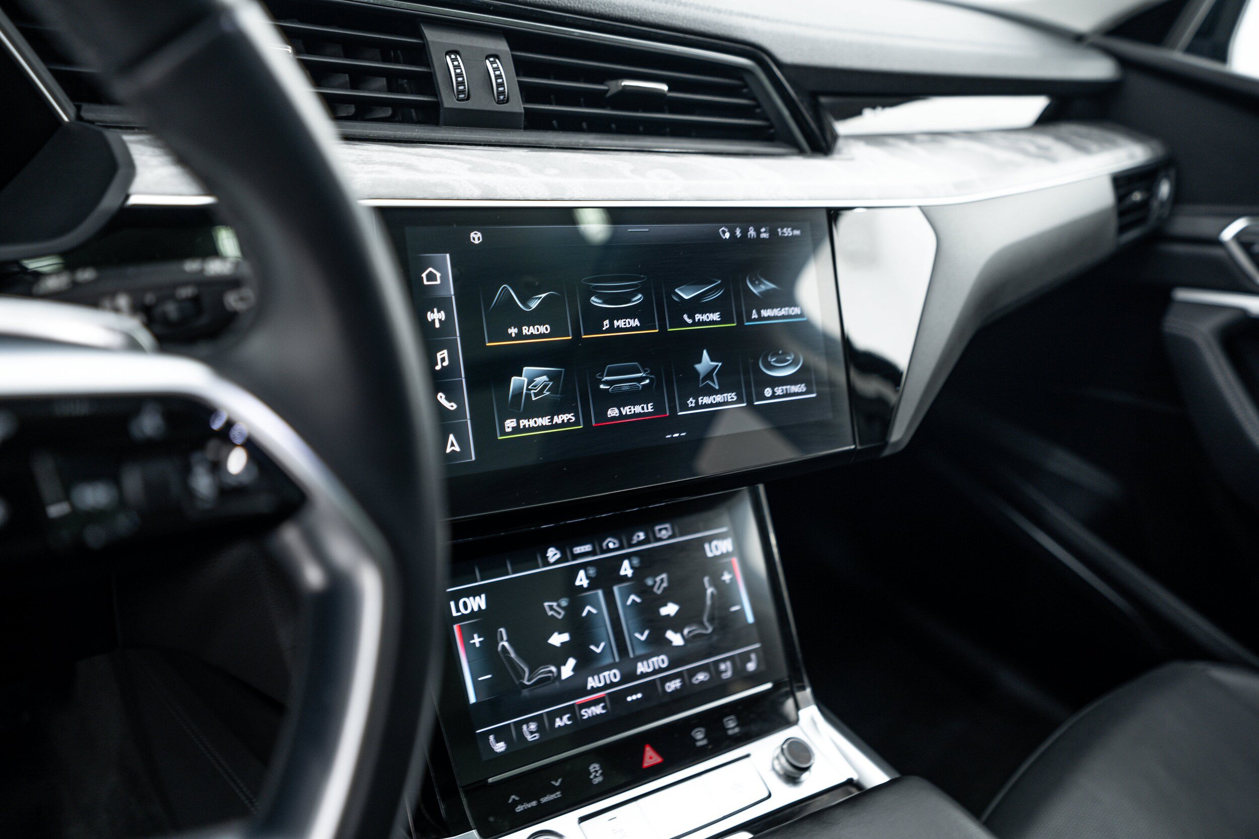 Certified 2024 Audi Q8 e-tron Premium Plus AWD/4WD image 11