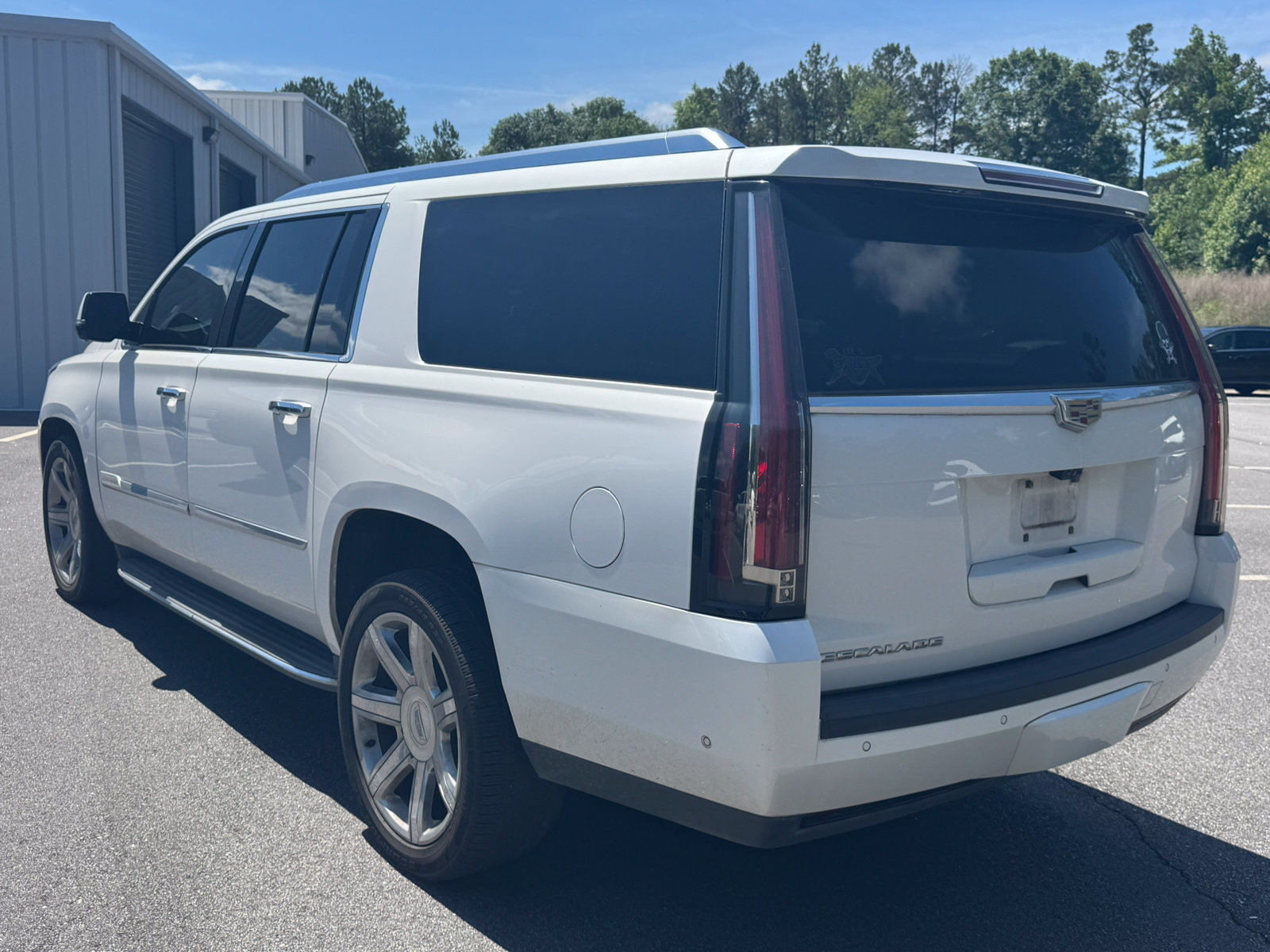 Used 2017 Cadillac Escalade ESV Luxury AWD/4WD image 7