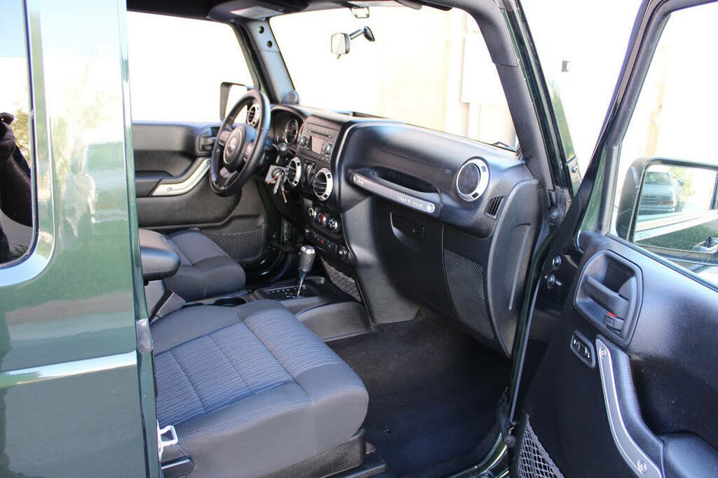 Used 2011 Jeep Wrangler Sahara w/ Connectivity Group AWD/4WD image 56