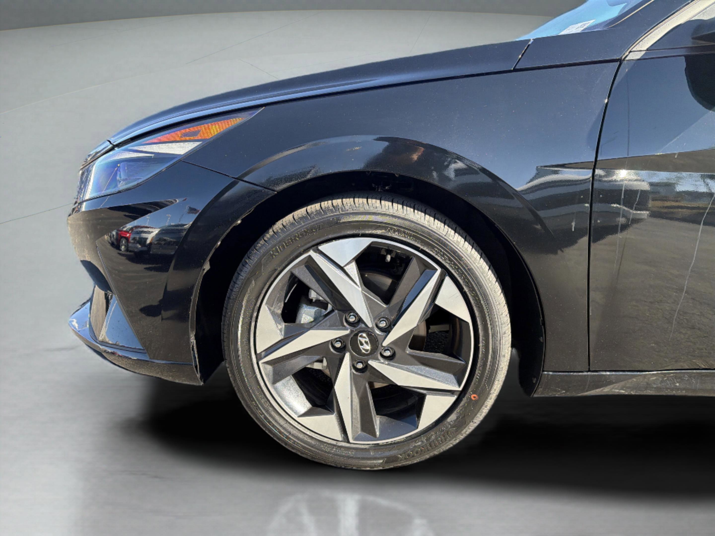 Used 2023 Hyundai Elantra SEL w/ Convenience Package image 9