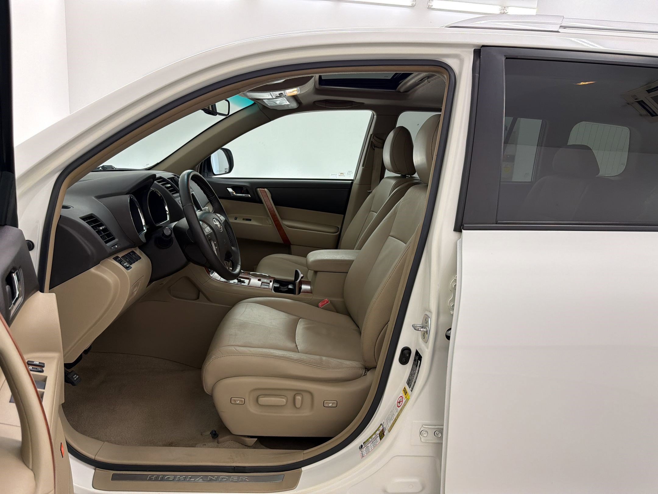 Used 2010 Toyota Highlander Limited FWD image 5