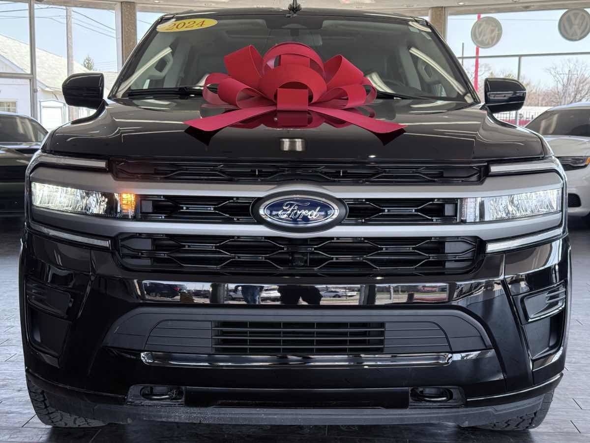 Used 2024 Ford Expedition XLT image 4