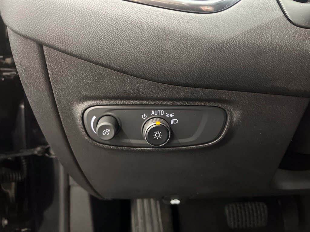 Used 2022 Chevrolet Equinox LT FWD image 28