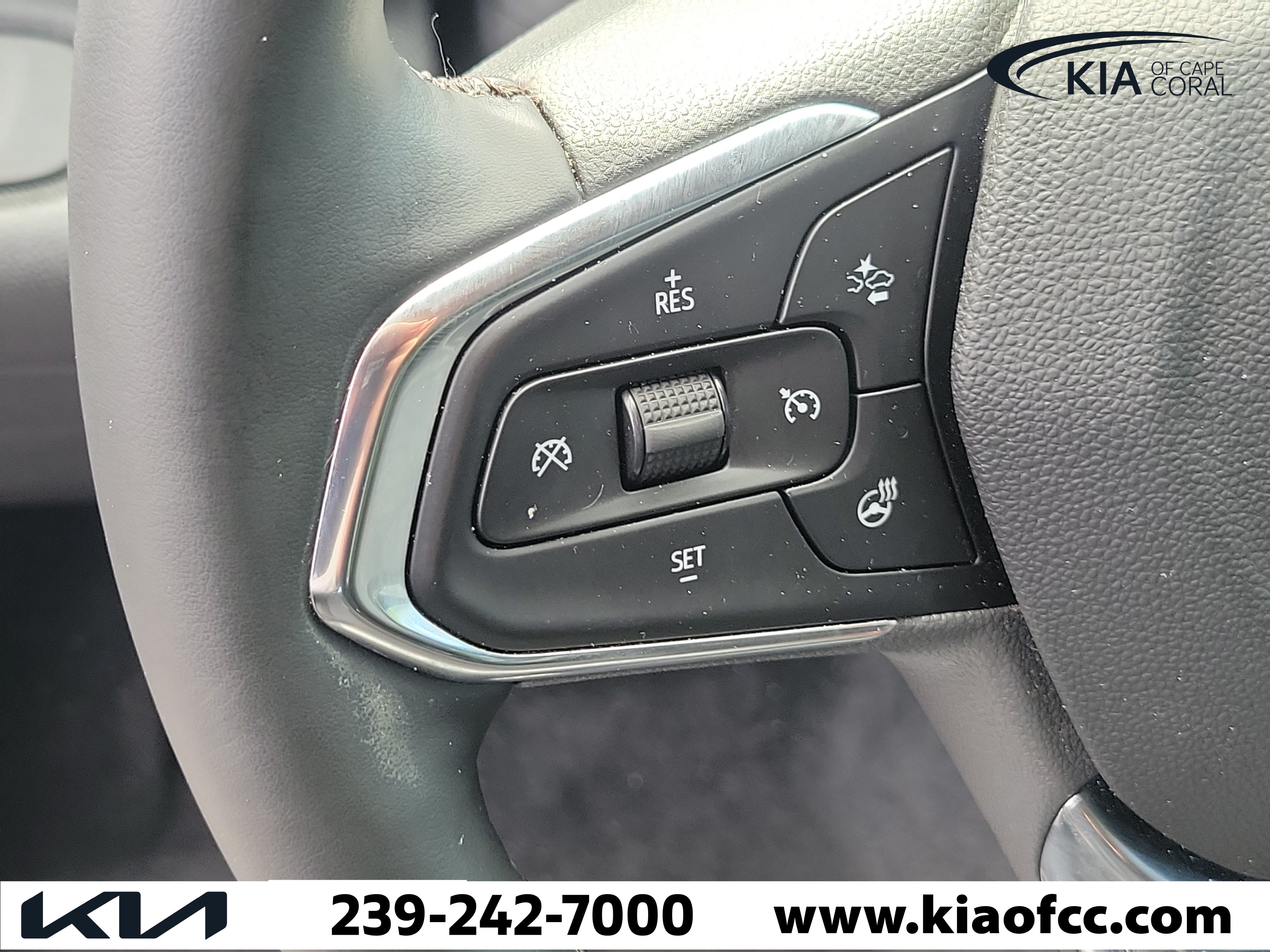 Used 2025 Chevrolet Trax LT w/ Driver Confidence Package FWD image 25