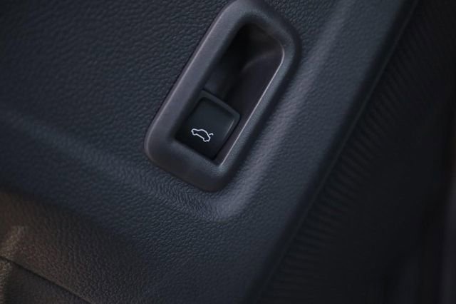 New 2026 Volkswagen Tiguan SE image 11