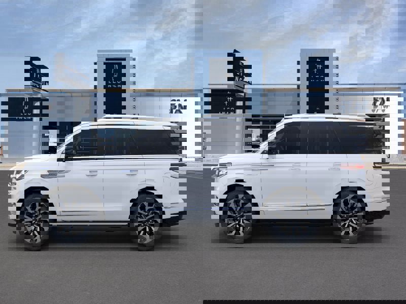 New 2023 Lincoln Navigator Reserve image 3