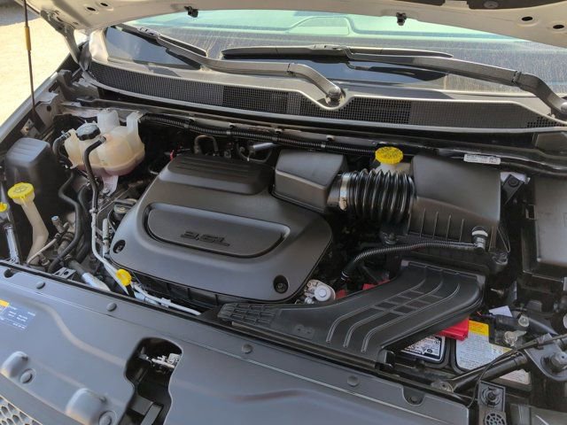Used 2024 Chrysler Voyager LX image 34
