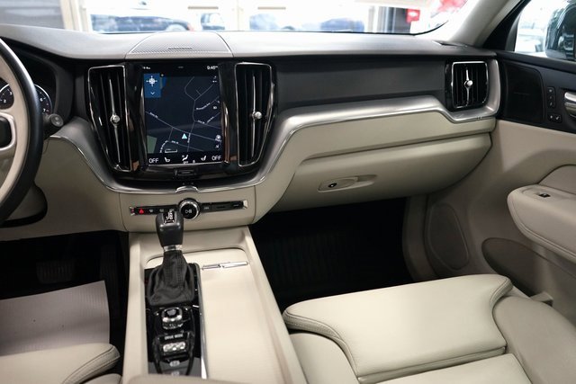 Used 2019 Volvo XC60 T5 Momentum w/ Multimedia Package image 13