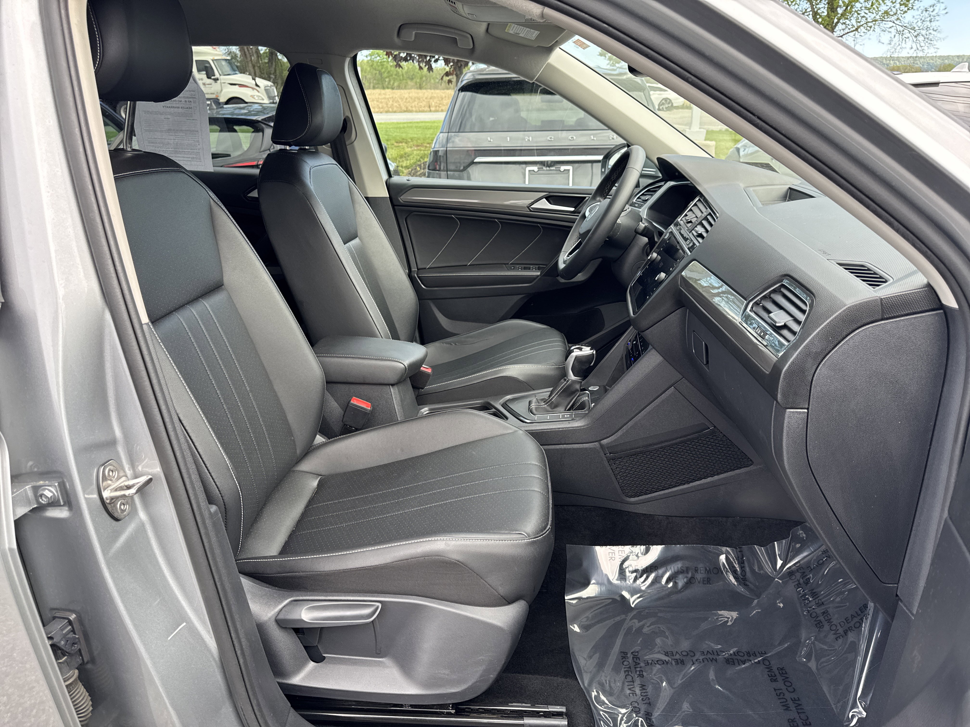 Used 2023 Volkswagen Tiguan SE FWD image 11
