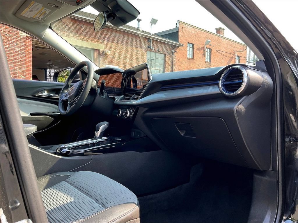 Used 2024 Chevrolet Trax LT FWD image 14