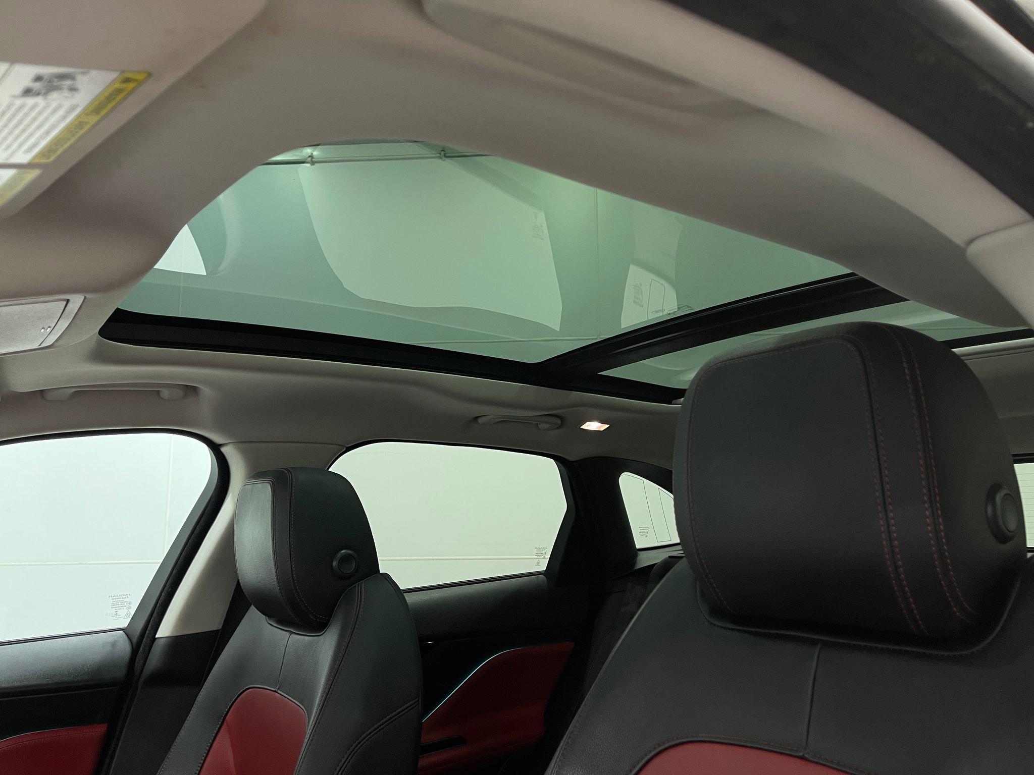 Used 2017 Jaguar F-PACE R-Sport image 11