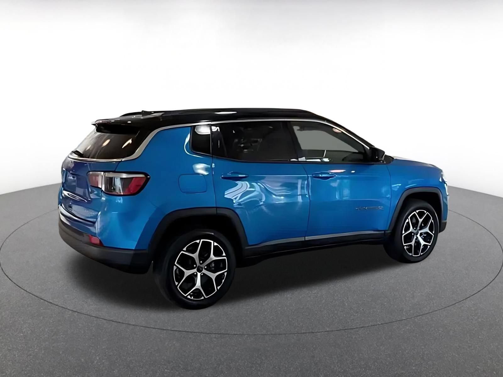 Used 2025 Jeep Compass Limited AWD/4WD image 14