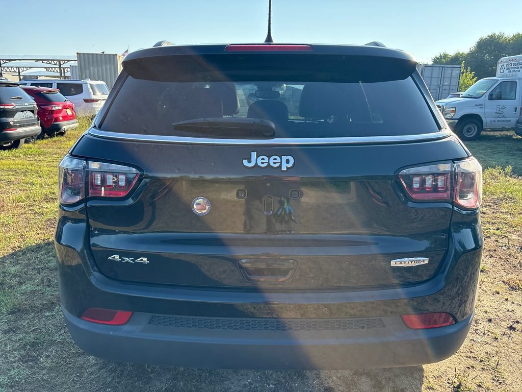 Used 2022 Jeep Compass Latitude w/ Sun and Sound Group AWD/4WD image 5