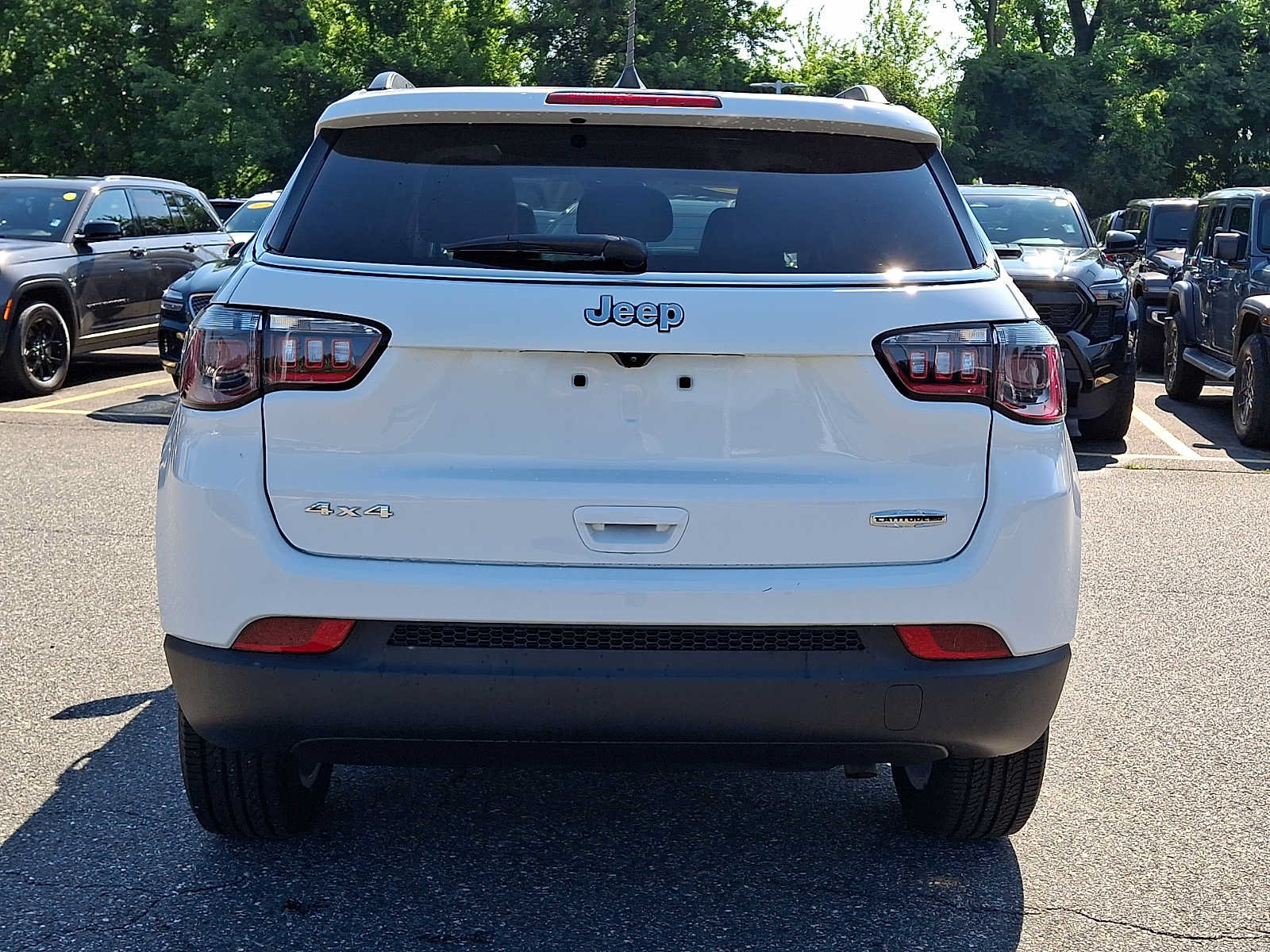 Certified 2022 Jeep Compass Latitude w/ Sun and Sound Group AWD/4WD image 5