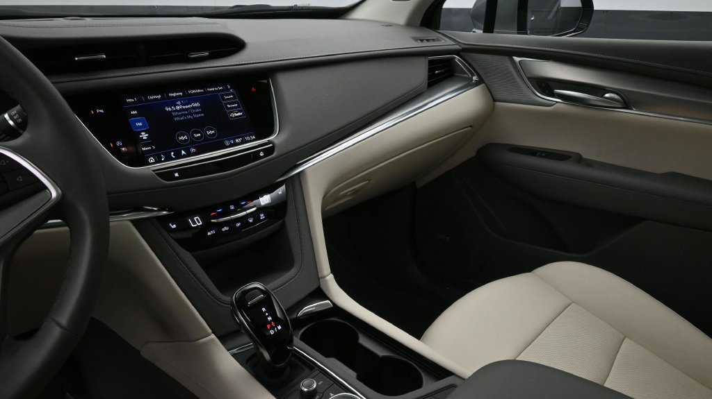 Certified 2024 Cadillac XT5 Premium Luxury FWD image 8