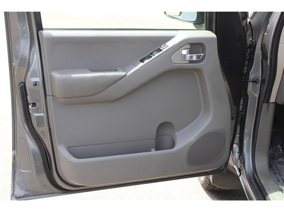 Used 2008 Nissan Frontier SE w/ SE Value Truck Pkg AWD/4WD image 7