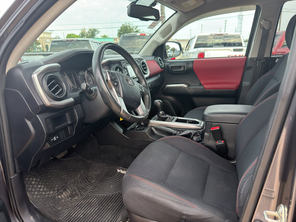 Used 2016 Toyota Tacoma SR5 w/ SR5 Appearance Package (SN) AWD/4WD image 25