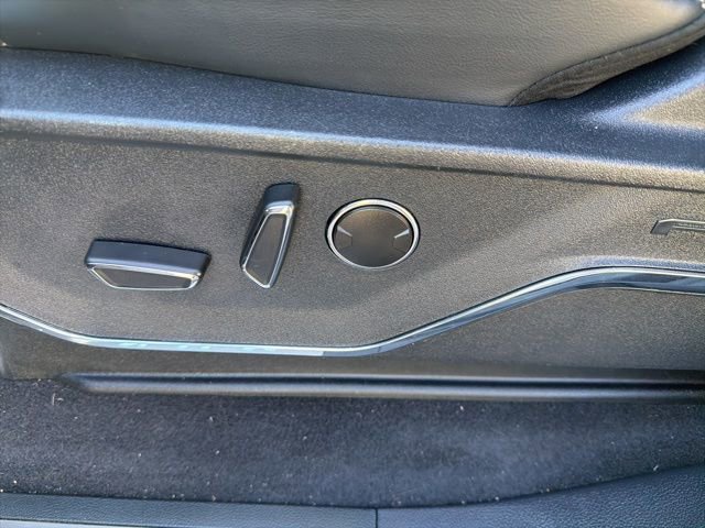 Used 2023 Ford F150 Lightning Platinum AWD/4WD image 33