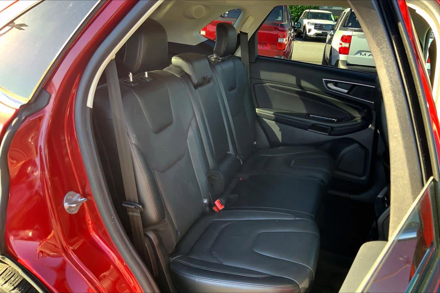 Used 2017 Ford Edge Titanium w/ Technology Package FWD image 19
