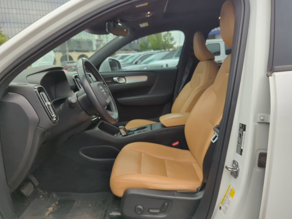 Used 2019 Volvo XC40 T5 Momentum AWD/4WD image 11