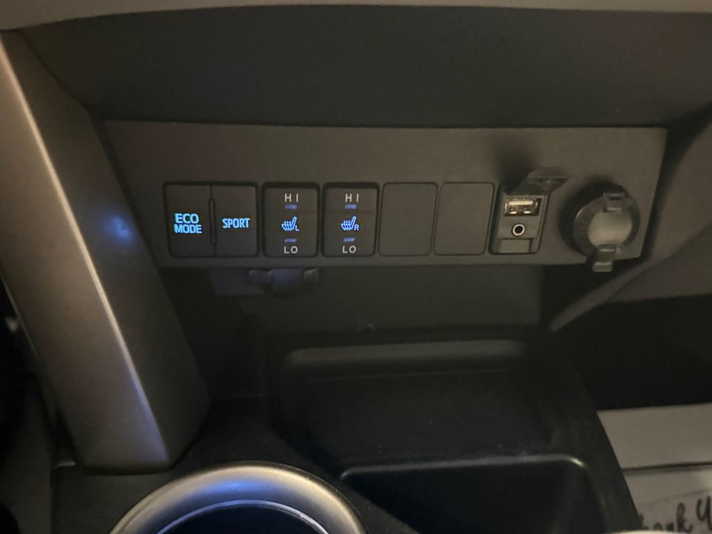 Used 2014 Toyota RAV4 Limited w/ Technology Package image 16