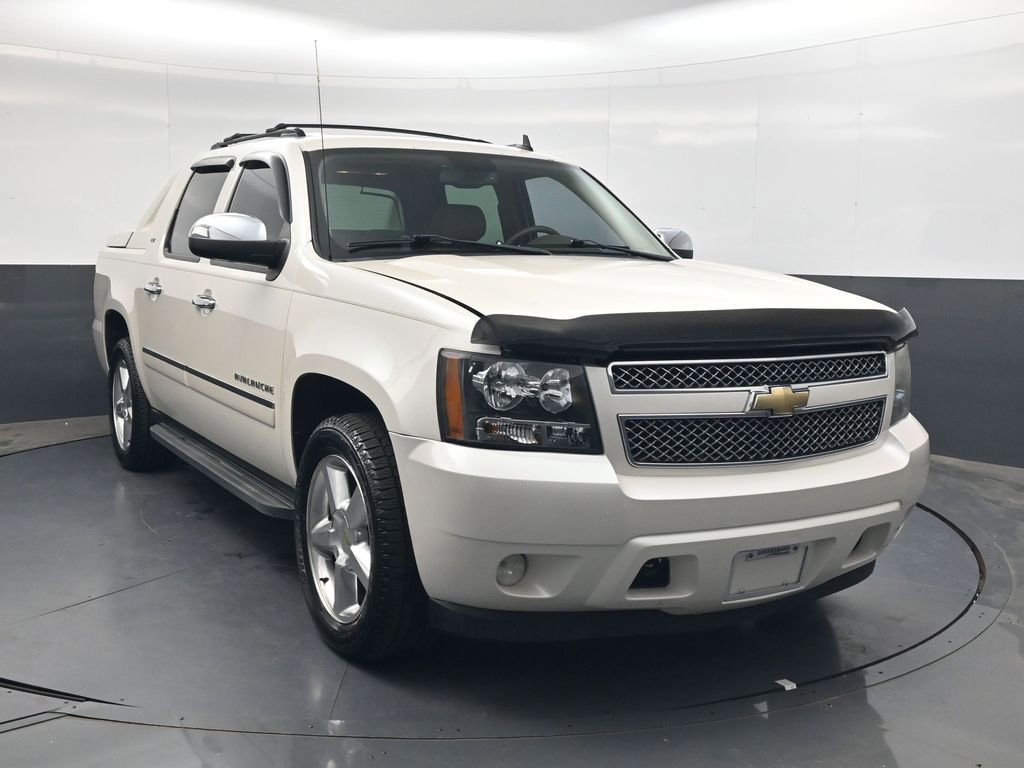 Used 2011 Chevrolet Avalanche LTZ AWD/4WD image 2