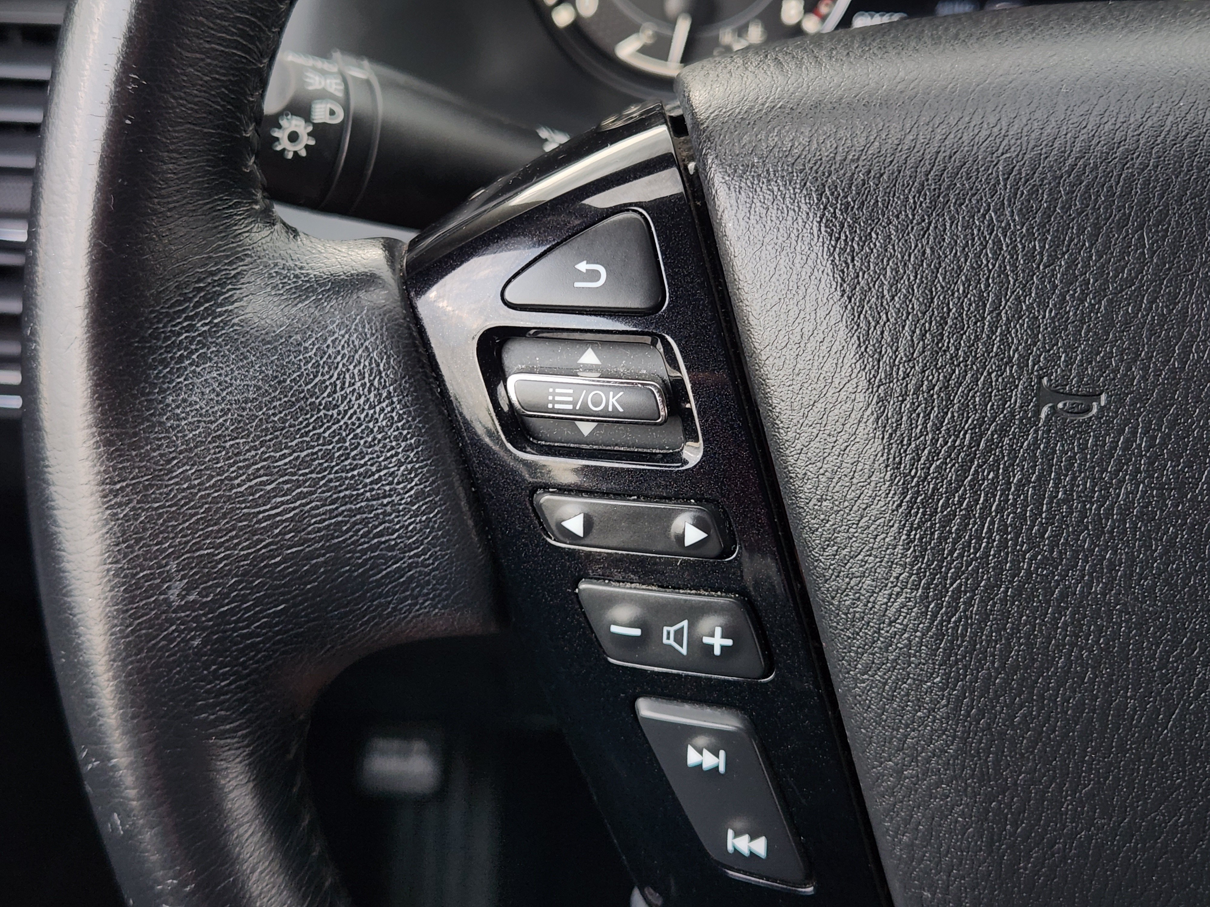Used 2022 Nissan Armada SV AWD/4WD image 28