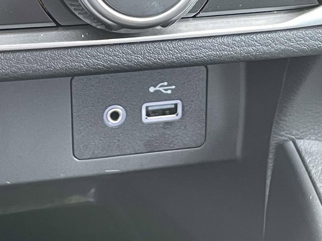 Used 2025 Nissan Versa SV w/ Trunk Package image 27