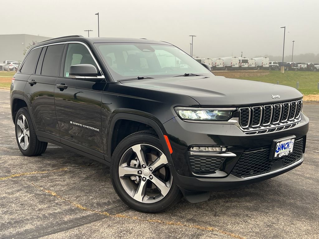 Used 2024 Jeep Grand Cherokee Limited w/ Luxury Tech Group II image 45