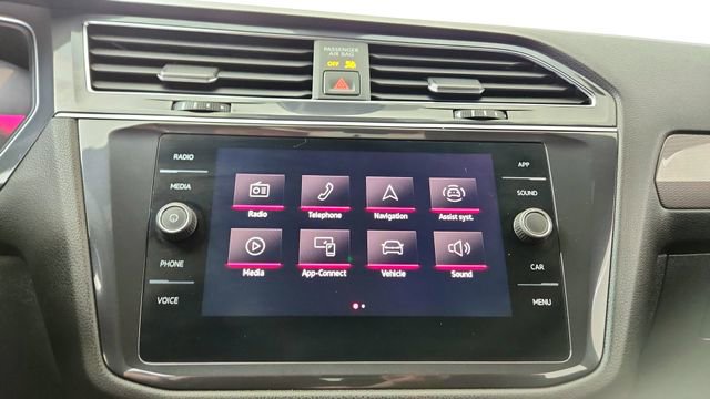 Used 2023 Volkswagen Tiguan SE R-Line image 47