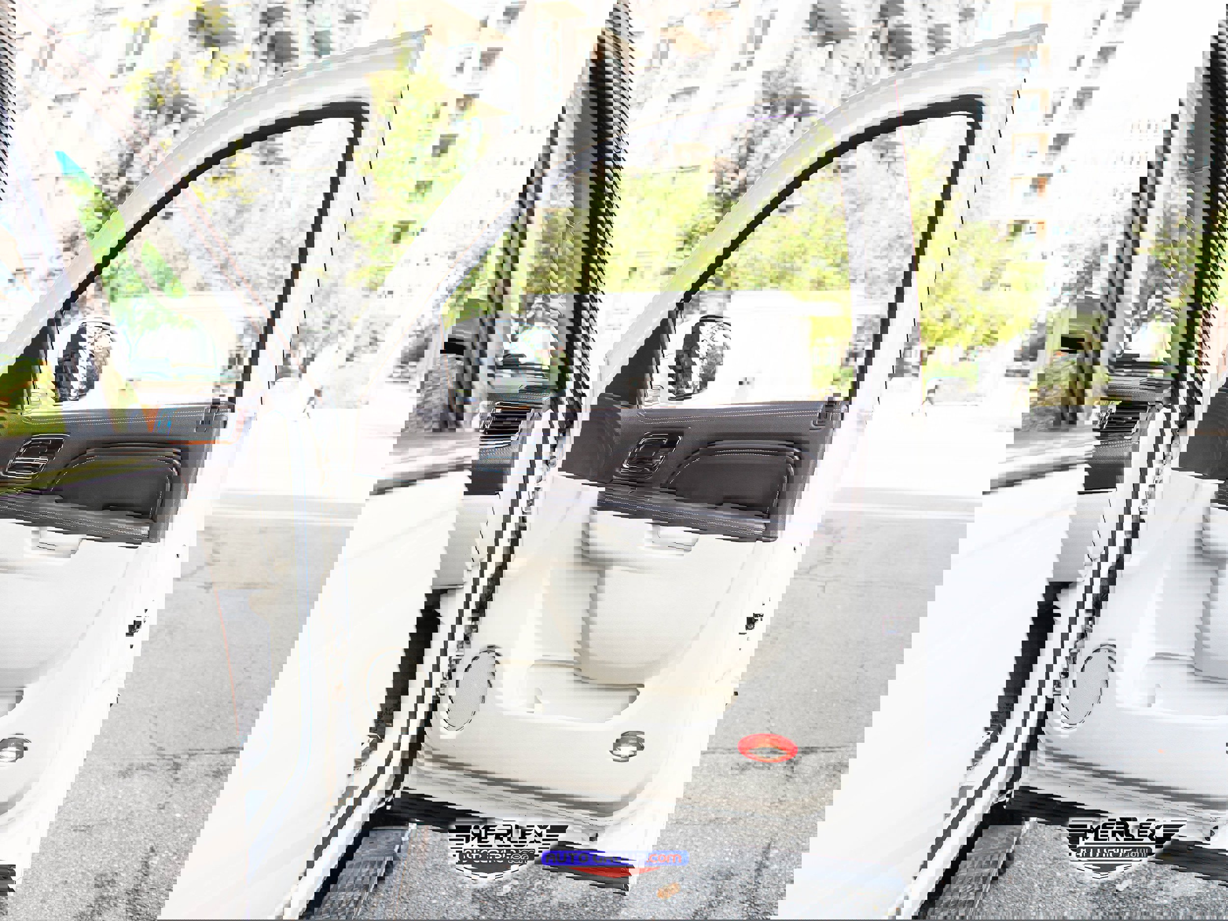 Used 2013 Cadillac Escalade Platinum image 44